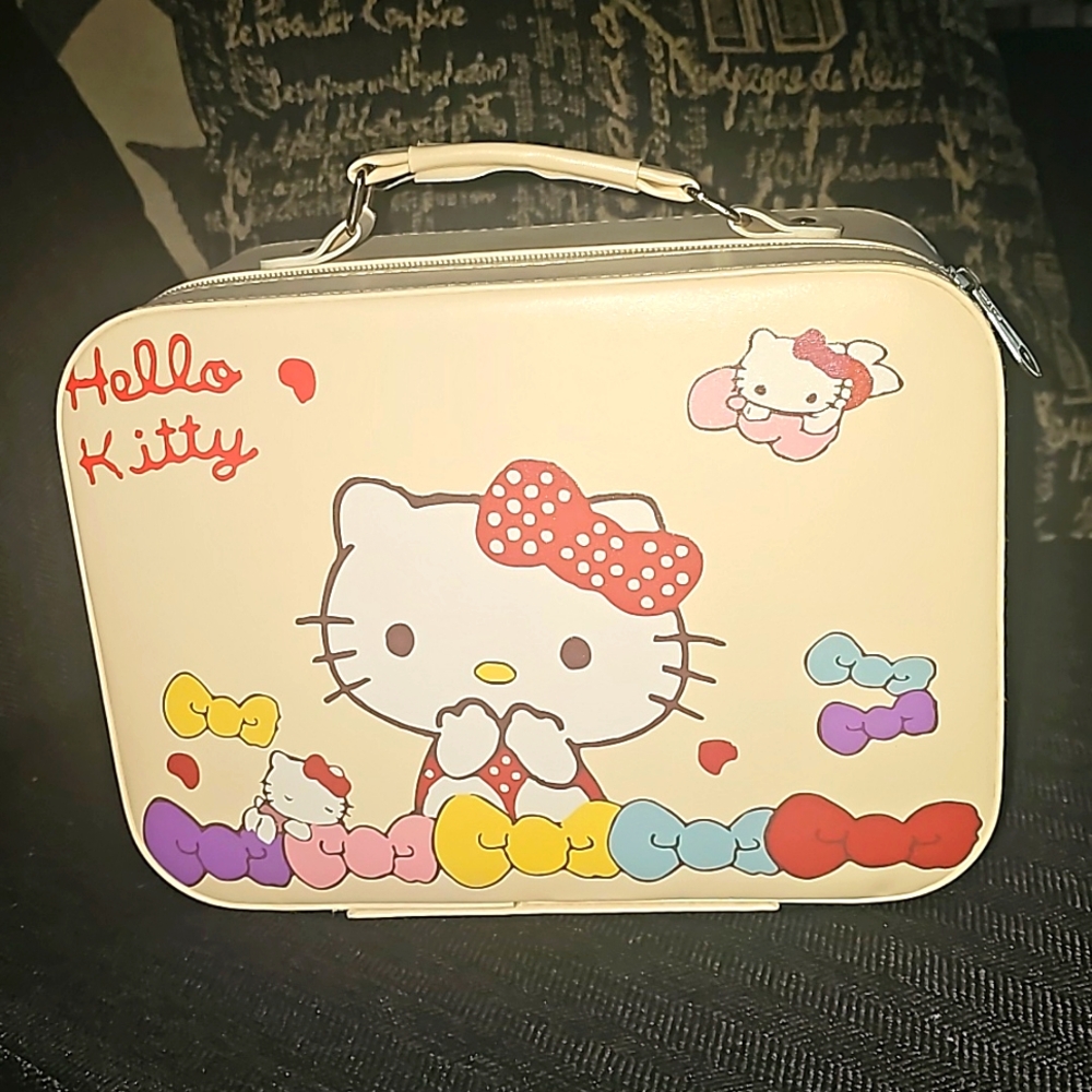 Hello Kitty Cosmetic Case‎